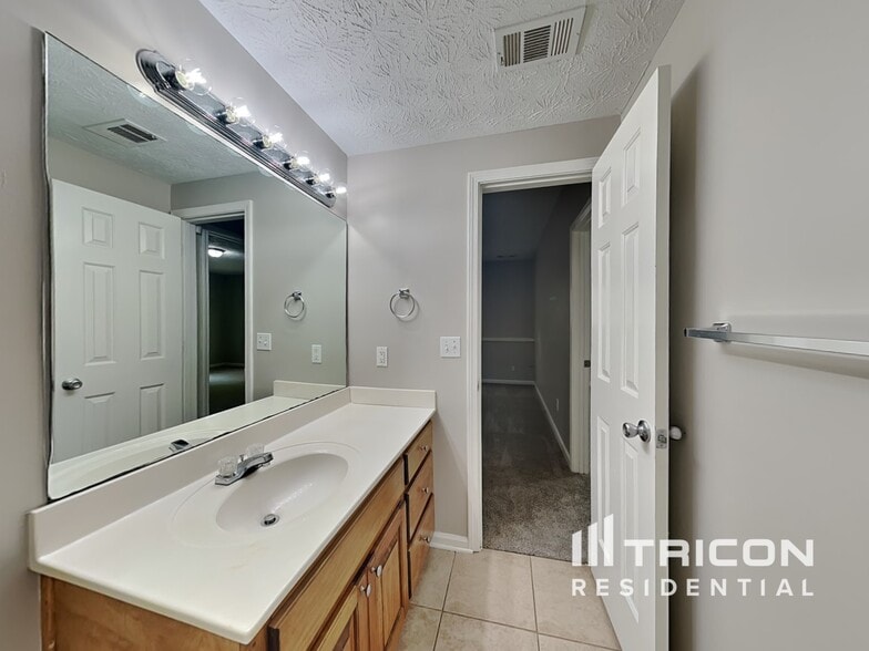Building Photo - 1655 Timberline Trce