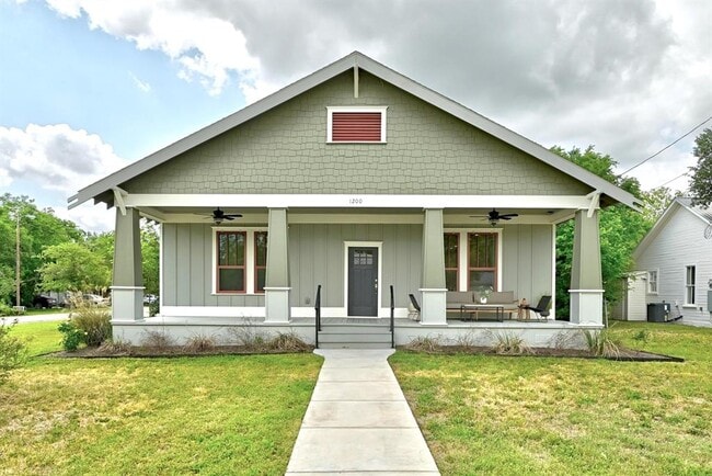 Primary Photo - 1200 Woodlawn St