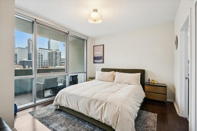 Building Photo - 123 S Green St