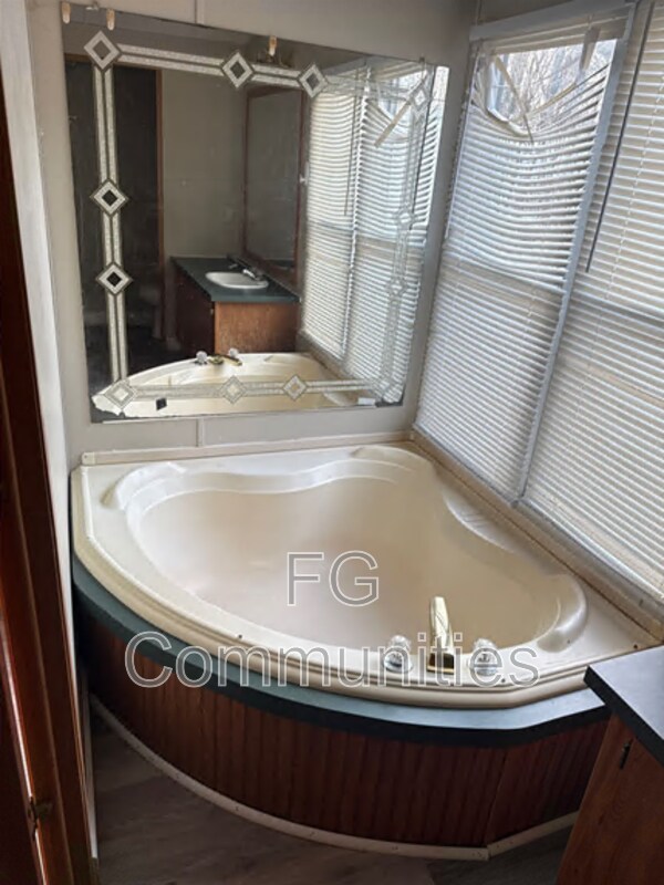 Building Photo - 3160 Dunn St