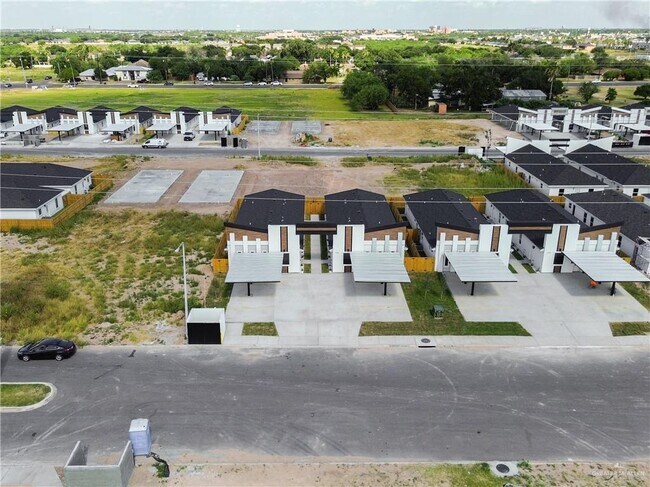 Building Photo - 25 N Onyx Ave