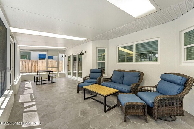 Building Photo - 6765 Angeles Rd