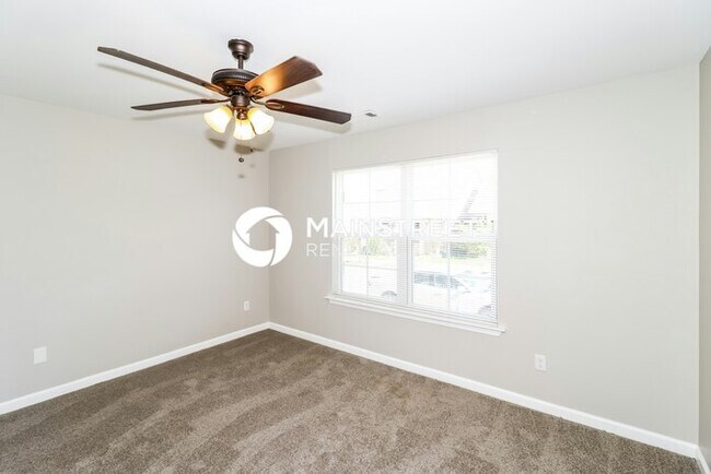 Building Photo - 4 Bedroom Pet-Friendly Home in Memphis, TN with Main Street Renewal
