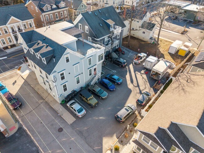 Building Photo - 303 Islington St