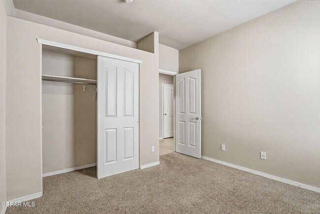 Building Photo - 7533 Red Cedar Dr