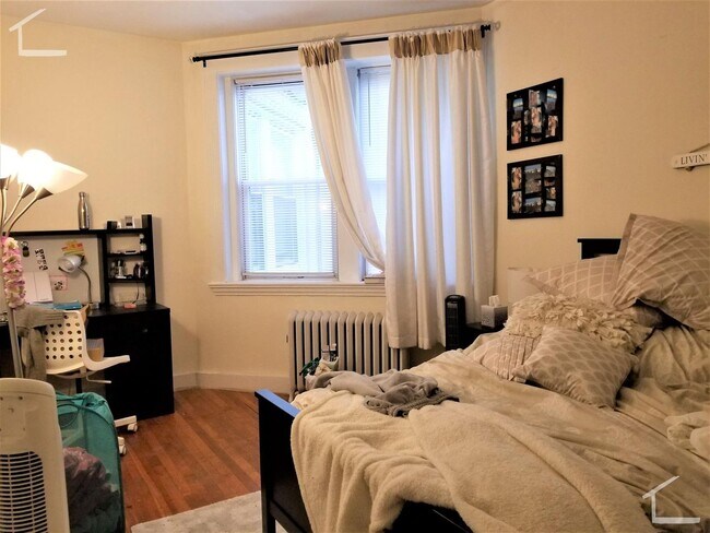 Building Photo - 9/1 No Fee! Saint Paul St - spacious 4BR with heat included!