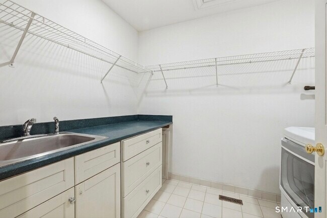 Building Photo - 18 W Haviland Ln