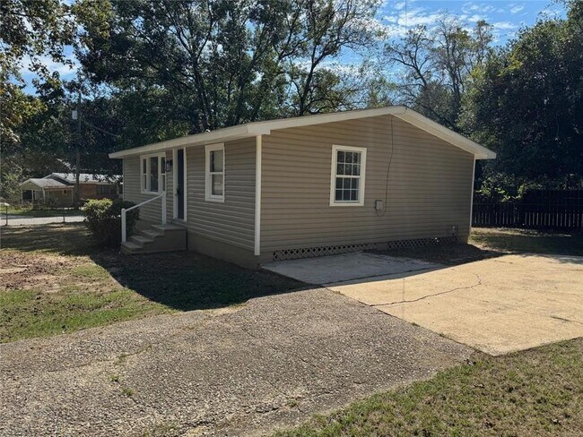 Building Photo - 4051 Pringle Dr