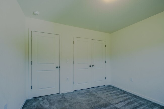 Building Photo - Like new construction 2 story home 4 bedro...