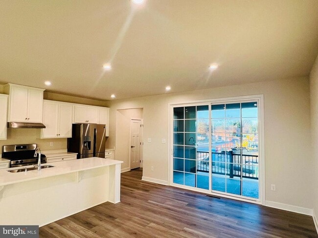 Building Photo - 303 E Grn St