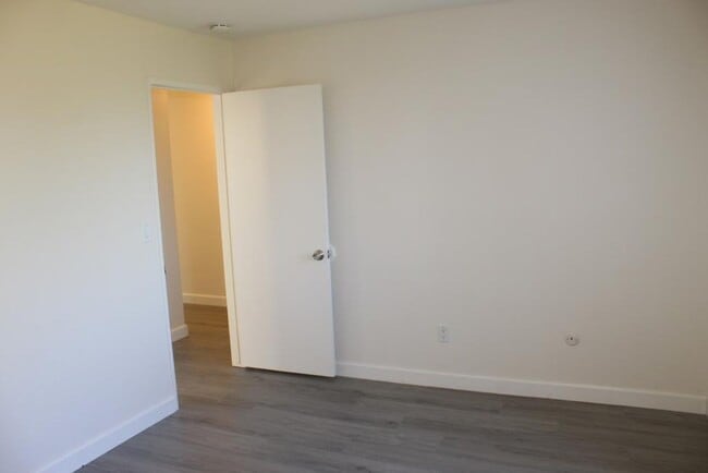 Building Photo - Single story 3 Br/2 Ba - Vine Street