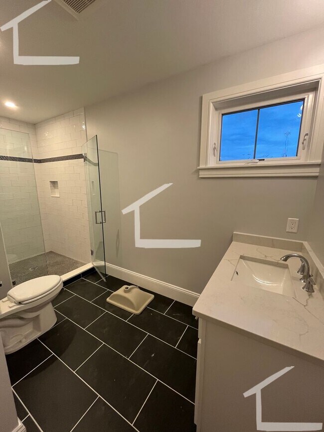 Building Photo - Brighton 3 bed 2 bath....