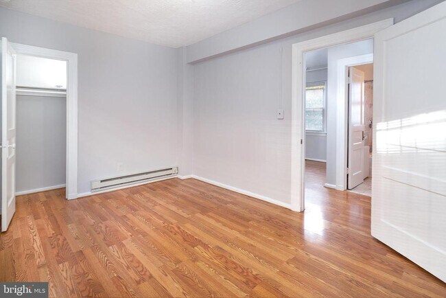 Building Photo - 2415 Ontario Rd NW