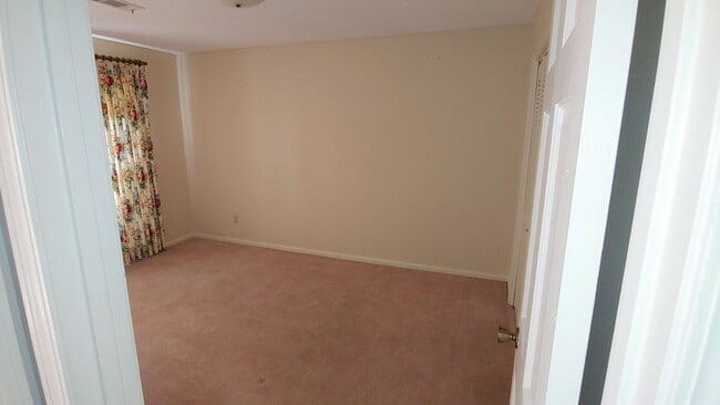 Building Photo - Very Nice 4 Bedroom Home in Woodland Forest
