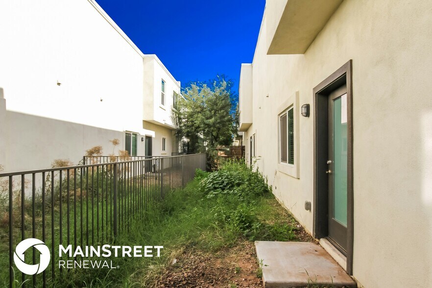 Building Photo - 2000 N 36th St