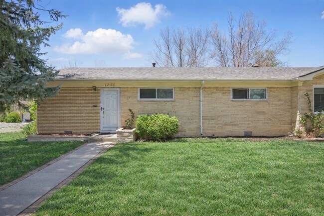 Building Photo - 1238 Janes Ln