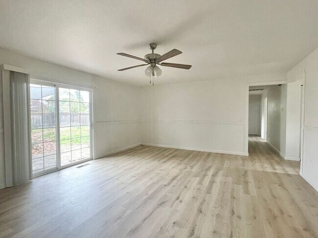 Building Photo - This beautifully maintained 3-bedroom, 2-bathroom Windsor home