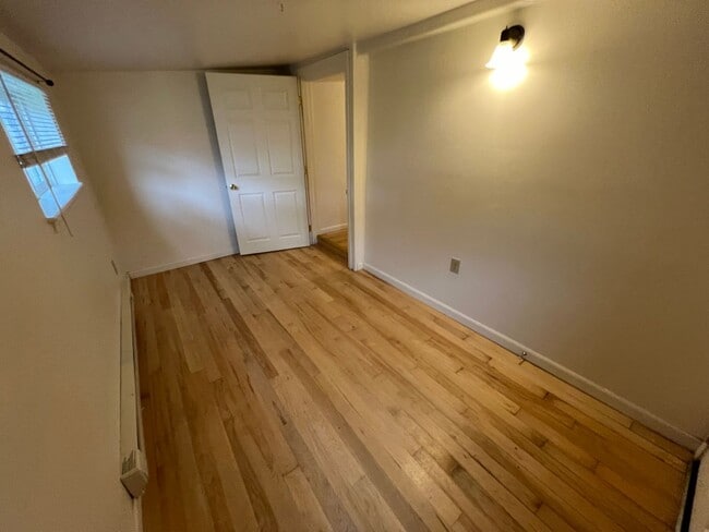 Building Photo - 1-2 Bedroom 1 Bath House with Garage, Newl...