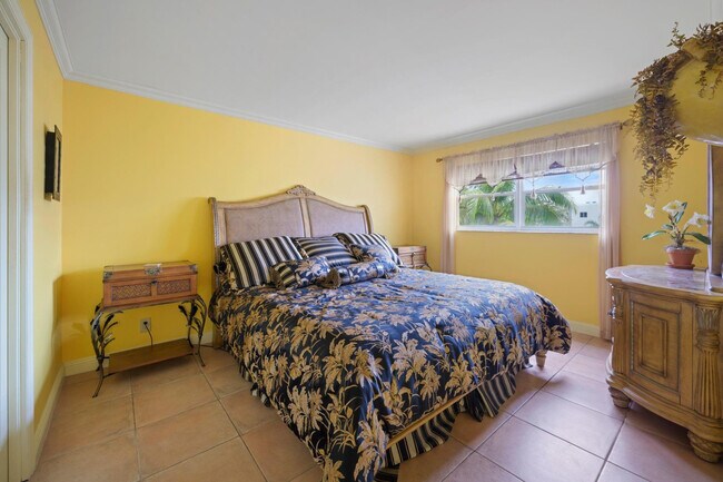 Building Photo - 600 NE 2nd St