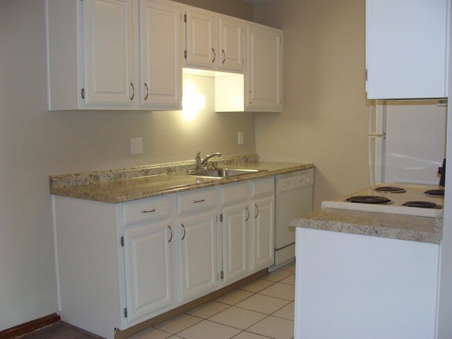 Building Photo - 1050 W Beaver Creek Blvd