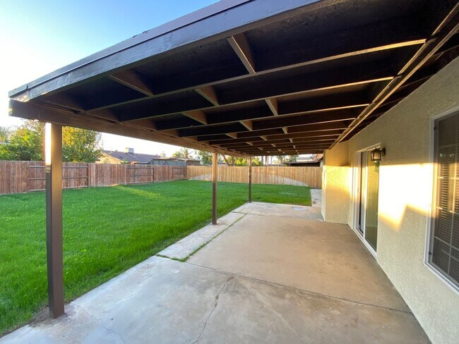 Building Photo - Gorgeous 3 BD 2 BA remodeled home availabl...