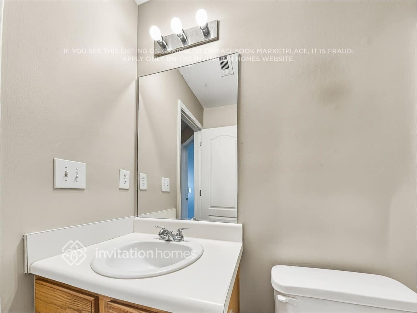 Building Photo - 4730 Camelot Dr