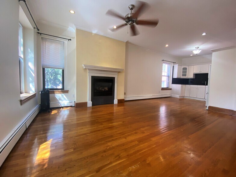 Building Photo - 13 Worcester St