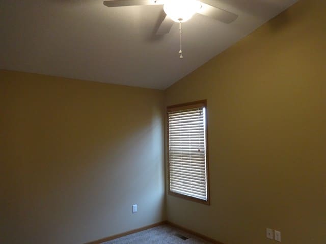 Building Photo - 949 Rowland Ave