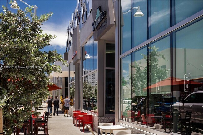 Building Photo - 1800 Sunset Harbour Dr