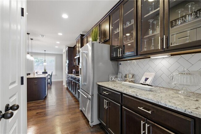 Building Photo - 2530 Maple Ridge Ln