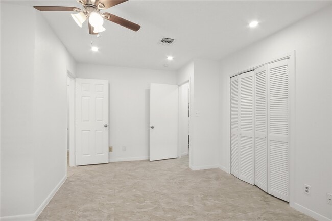 Building Photo - 111 Montrose Cir