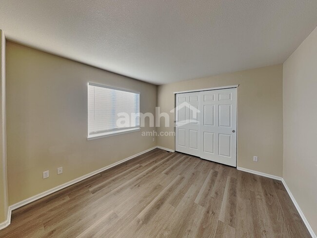 Building Photo - 12865 Roslyn St