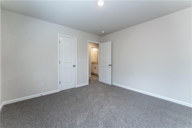 Building Photo - 4105 Oakwood Ter Ct