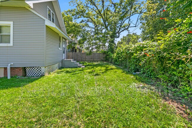 Building Photo - 2820 N 19th Ave