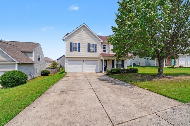 Building Photo - Spacious 4BR Home with Fenced Yard in University City!