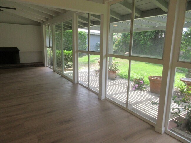 Building Photo - Book your appointment today for this cozy ...