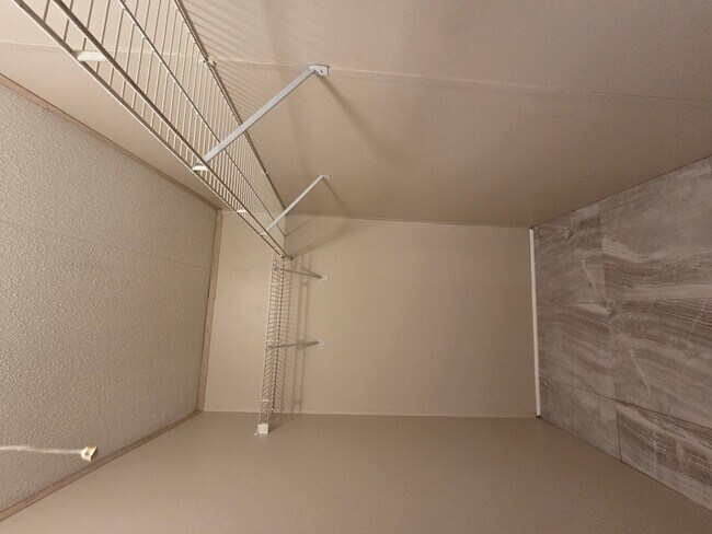 Building Photo - 106 Clark St