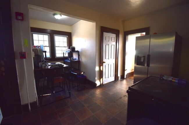 Building Photo - 678 Spruce St