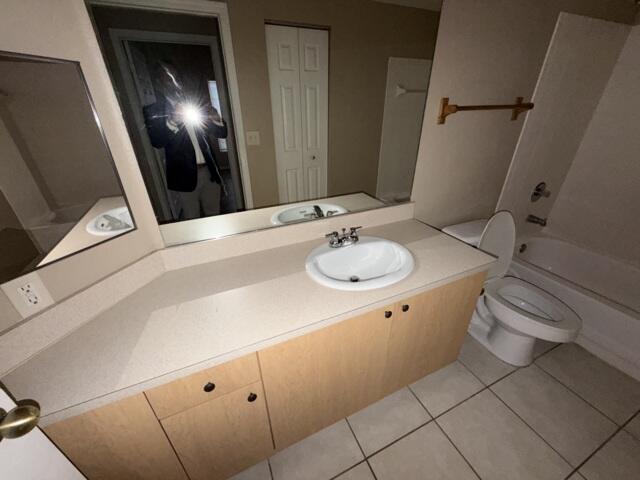 Building Photo - 5016 Lantana Rd