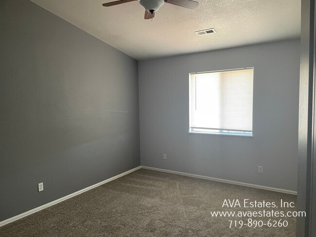 Building Photo - 731 E Laporte Dr