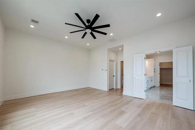 Building Photo - 1511 Alamo St