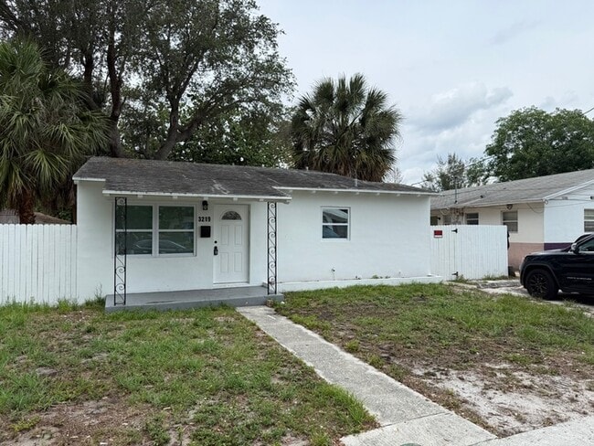 Primary Photo - TWO BEDROOM CHARMER IN WEST PALM BEACH