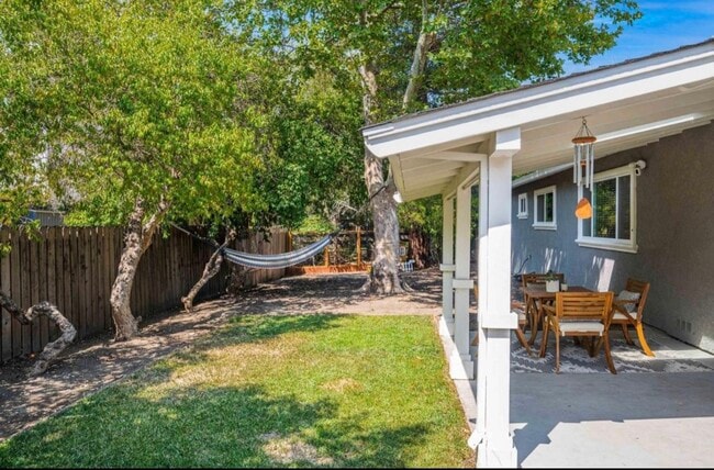 Building Photo - 9 Fawn Creek Ct