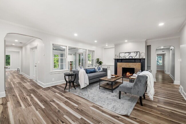 Building Photo - Move in before December 31st and get $100 OFF your rent for the first 3 months — PLUS a $250 Amaz...