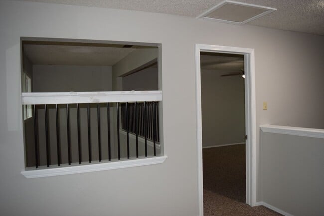 Building Photo - 121 Perth Ct