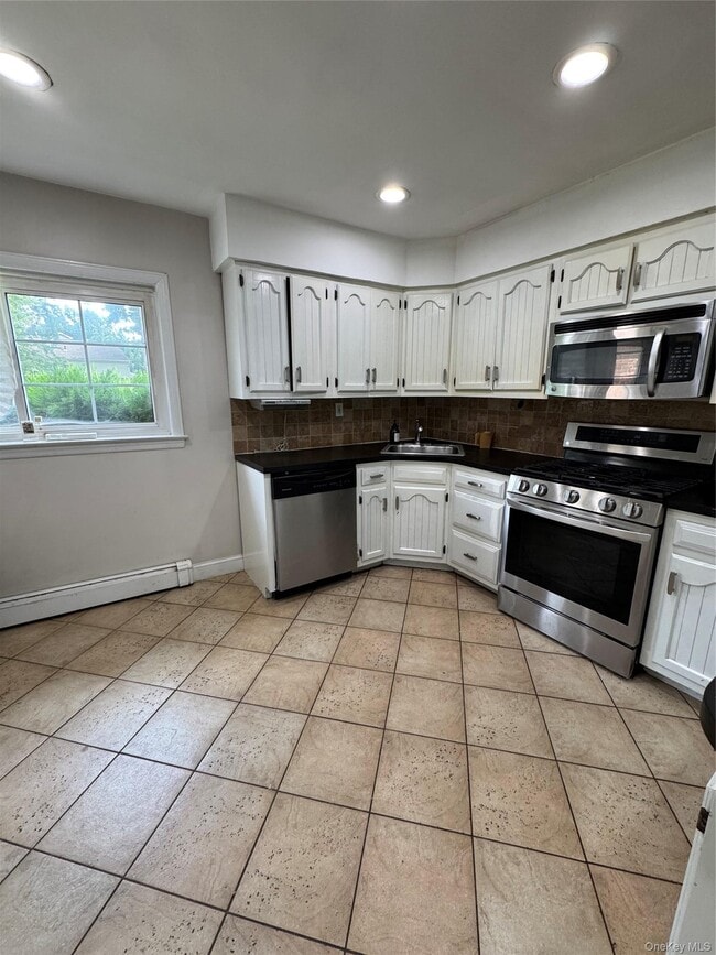 Building Photo - 1498 Kew Ave