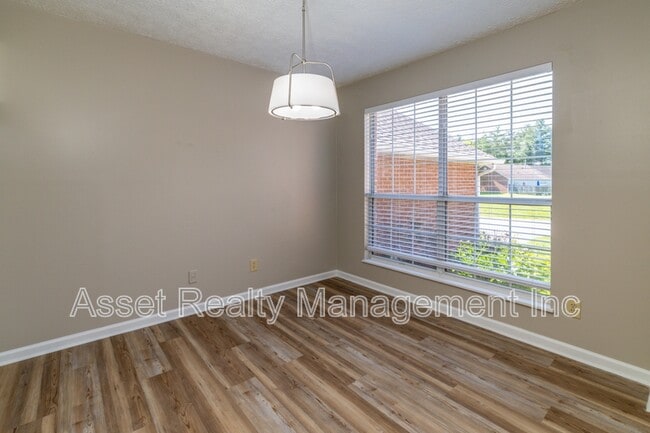 Building Photo - 4405 Greenfern Way