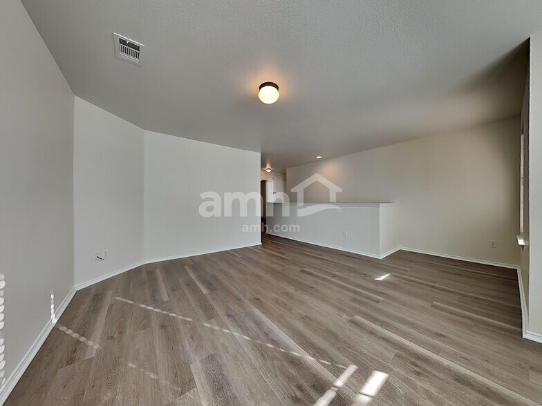 Building Photo - 306 Azalea Dr