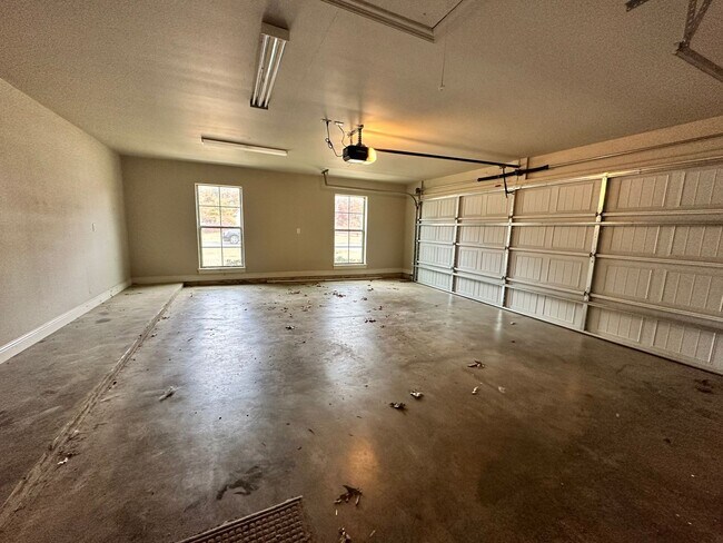 Building Photo - 1100 Bear Creek