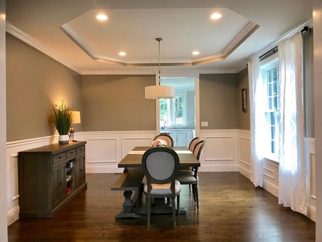 Building Photo - 301 Linden St